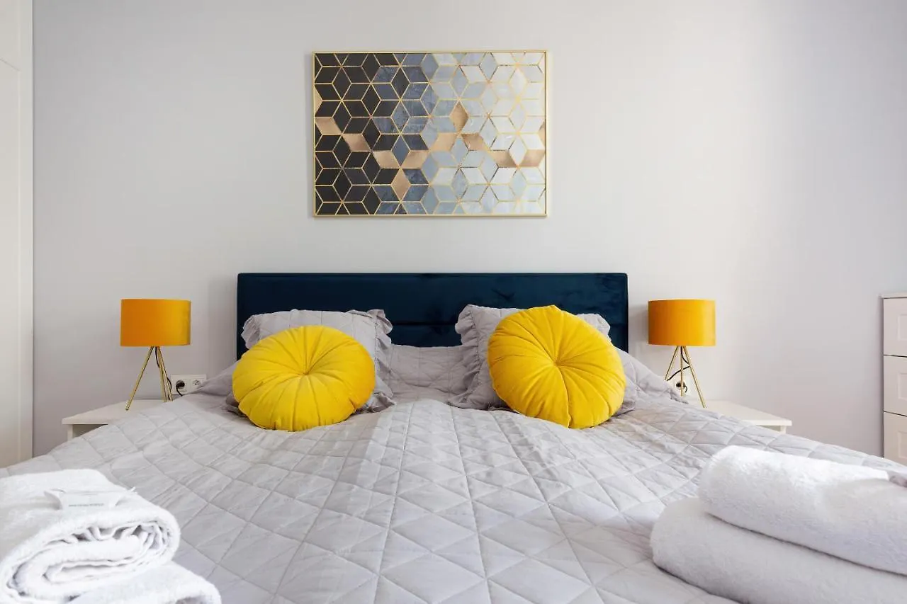 Apartament Dom przy Okrzei by Renters Prestige Warszawa